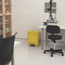 Rubbermaid Slim Jim Step on Bin Frontpedal 30Ltr Gelb