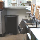 Rubbermaid Slim Jim Step on Vorderpedal Schwarz 68Ltr