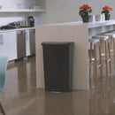 Rubbermaid Slim Jim Step on Vorderpedal Schwarz 68Ltr