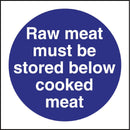Rohes Fleisch der Vogue muss unter dem Schild „Gekochtes Fleisch“ gelagert werden