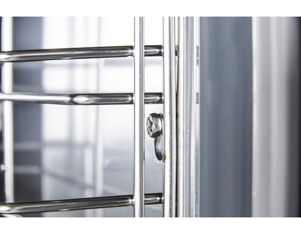 Sterling Pro Cobus 13-Gitter-Schnellkühler mit einer Tür